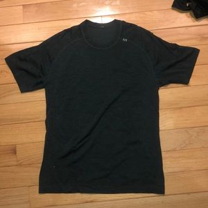 Men’s medium metal vent lulu lemon shirt (green)